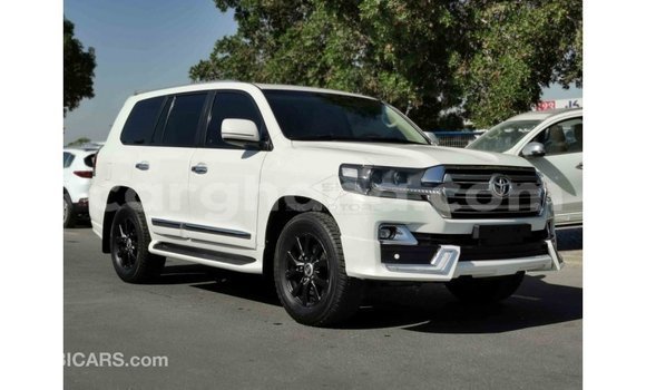 Sayi Imported Toyota Land Cruiser White Mota in Import - Dubai a Ashanti Sayi Imported Toyota Land Cruiser White Mota in Import - Dubai a Ashanti