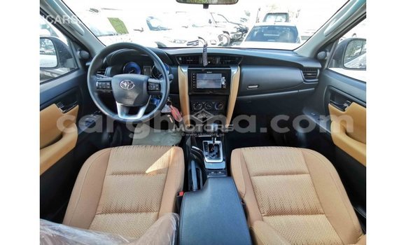 Sayi Imported Toyota Fortuner White Mota in Import - Dubai a Ashanti Sayi Imported Toyota Fortuner White Mota in Import - Dubai a Ashanti