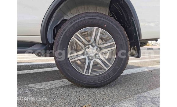 Sayi Imported Toyota Fortuner White Mota in Import - Dubai a Ashanti Sayi Imported Toyota Fortuner White Mota in Import - Dubai a Ashanti