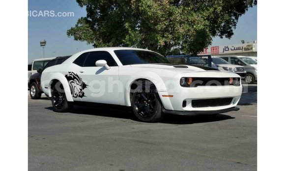 Ra Imported Dodge Challenger funfun Ọkọ̀ in Import - Dubai ni Ashanti Ra Imported Dodge Challenger funfun Ọkọ̀ in Import - Dubai ni Ashanti
