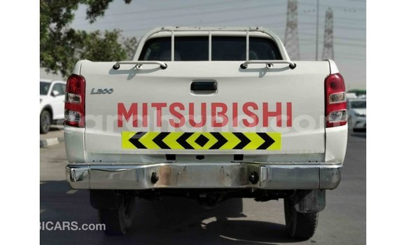 Sayi Imported Mitsubishi L200 White Mota in Import - Dubai a Ashanti Sayi Imported Mitsubishi L200 White Mota in Import - Dubai a Ashanti