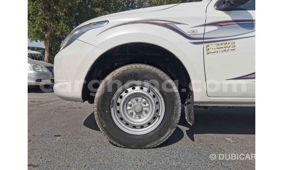 Sayi Imported Mitsubishi L200 White Mota in Import - Dubai a Ashanti Sayi Imported Mitsubishi L200 White Mota in Import - Dubai a Ashanti