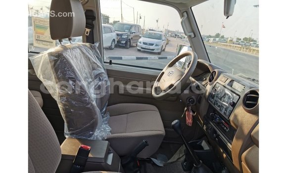 Sayi Imported Toyota Land Cruiser White Mota in Import - Dubai a Ashanti Sayi Imported Toyota Land Cruiser White Mota in Import - Dubai a Ashanti