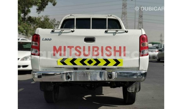 Sayi Imported Mitsubishi L200 White Mota in Import - Dubai a Ashanti Sayi Imported Mitsubishi L200 White Mota in Import - Dubai a Ashanti