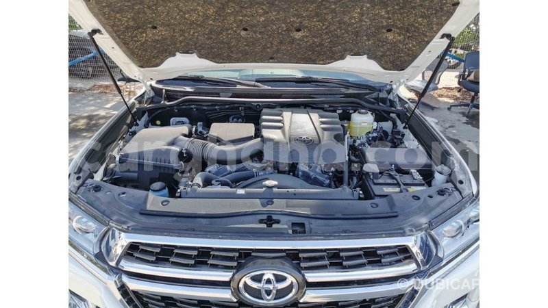 Big with watermark toyota land cruiser ashanti import dubai 18320