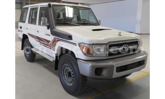 Ra Imported Toyota Land Cruiser funfun Ọkọ̀ in Import - Dubai ni Ashanti Ra Imported Toyota Land Cruiser funfun Ọkọ̀ in Import - Dubai ni Ashanti