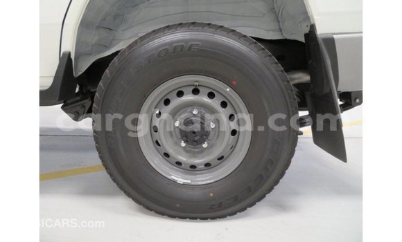 Buy Import Toyota Land Cruiser White Car in Import - Dubai in Ashanti Buy Import Toyota Land Cruiser White Car in Import - Dubai in Ashanti