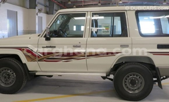 Buy Import Toyota Land Cruiser White Car in Import - Dubai in Ashanti Buy Import Toyota Land Cruiser White Car in Import - Dubai in Ashanti