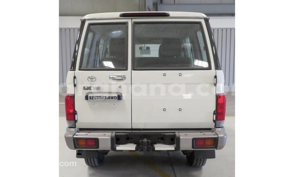 Buy Import Toyota Land Cruiser White Car in Import - Dubai in Ashanti Buy Import Toyota Land Cruiser White Car in Import - Dubai in Ashanti