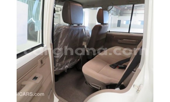 Buy Import Toyota Land Cruiser White Car in Import - Dubai in Ashanti Buy Import Toyota Land Cruiser White Car in Import - Dubai in Ashanti