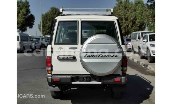 Ra Imported Toyota Land Cruiser funfun Ọkọ̀ in Import - Dubai ni Ashanti Ra Imported Toyota Land Cruiser funfun Ọkọ̀ in Import - Dubai ni Ashanti