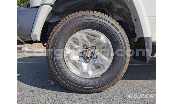 Ra Imported Toyota Land Cruiser funfun Ọkọ̀ in Import - Dubai ni Ashanti Ra Imported Toyota Land Cruiser funfun Ọkọ̀ in Import - Dubai ni Ashanti