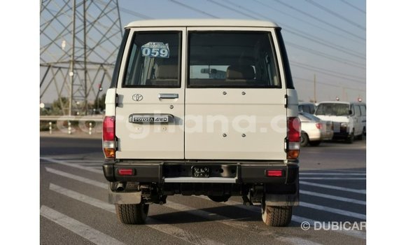 Sayi Imported Toyota Land Cruiser White Mota in Import - Dubai a Ashanti Sayi Imported Toyota Land Cruiser White Mota in Import - Dubai a Ashanti