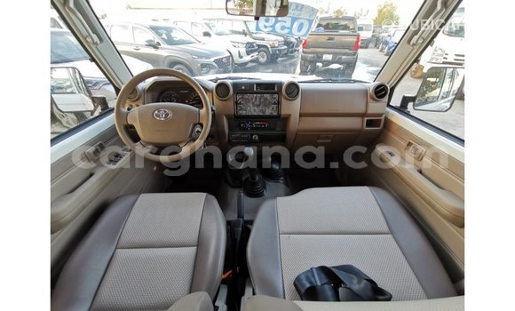 Sayi Imported Toyota Land Cruiser White Mota in Import - Dubai a Ashanti Sayi Imported Toyota Land Cruiser White Mota in Import - Dubai a Ashanti