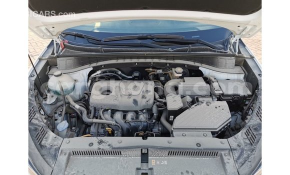 Sayi Imported Hyundai Tucson White Mota in Import - Dubai a Ashanti Sayi Imported Hyundai Tucson White Mota in Import - Dubai a Ashanti