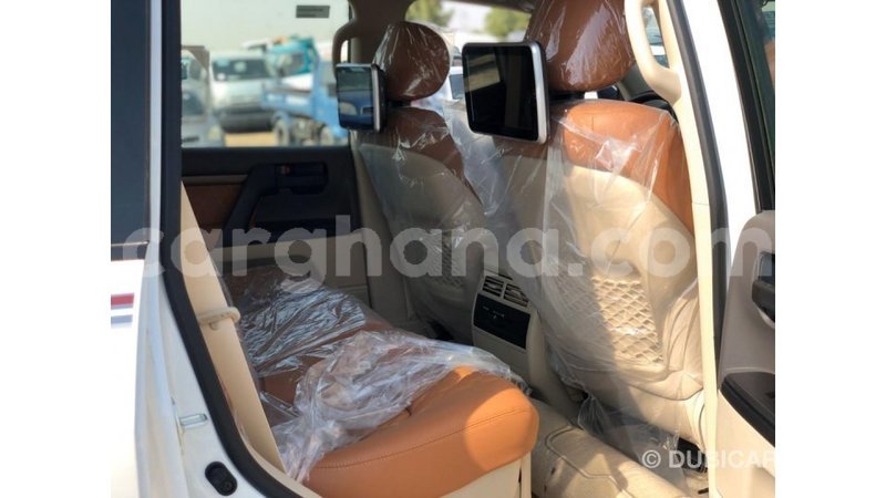 Big with watermark toyota land cruiser ashanti import dubai 18424