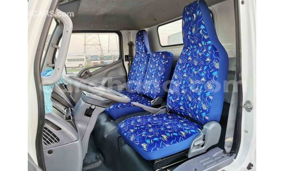 Ra Imported Mitsubishi Fuso funfun Ọkọ̀ akẹ́rù ńlá in Import - Dubai ni Ashanti Ra Imported Mitsubishi Fuso funfun Ọkọ̀ akẹ́rù ńlá in Import - Dubai ni Ashanti