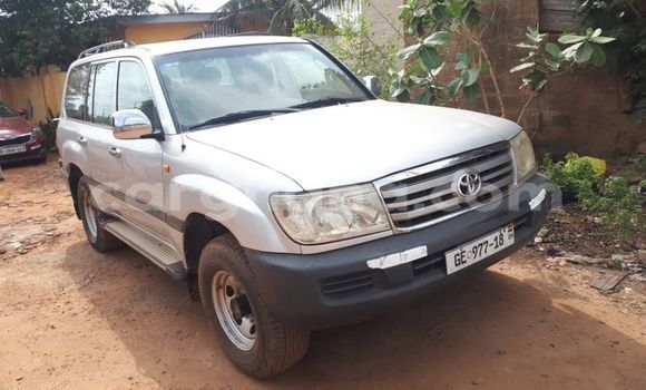 Sayi Na hannu Toyota Land Cruiser Azurfa Mota in Accra a Greater Accra Sayi Na hannu Toyota Land Cruiser Azurfa Mota in Accra a Greater Accra