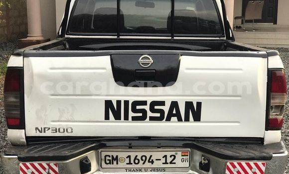 Sayi Na hannu Nissan NP 300 White Mota in Accra a Greater Accra Sayi Na hannu Nissan NP 300 White Mota in Accra a Greater Accra