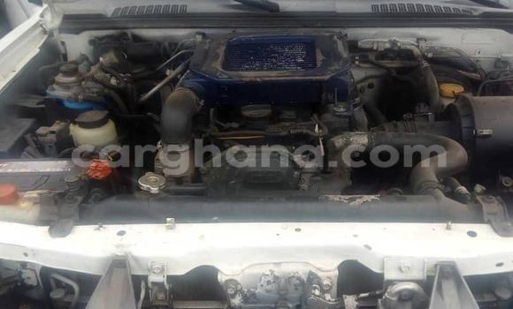 Sayi Na hannu Nissan Hardbody White Mota in Accra a Greater Accra Sayi Na hannu Nissan Hardbody White Mota in Accra a Greater Accra