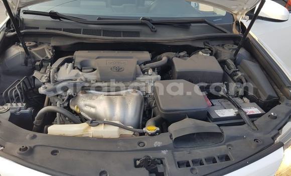 Sayi Na hannu Toyota Camry White Mota in Accra a Greater Accra Sayi Na hannu Toyota Camry White Mota in Accra a Greater Accra
