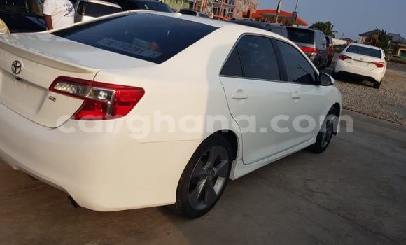 Sayi Na hannu Toyota Camry White Mota in Accra a Greater Accra Sayi Na hannu Toyota Camry White Mota in Accra a Greater Accra