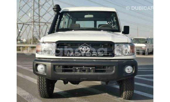 Sayi Imported Toyota Land Cruiser White Mota in Import - Dubai a Ashanti Sayi Imported Toyota Land Cruiser White Mota in Import - Dubai a Ashanti