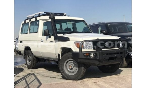 Sayi Imported Toyota Land Cruiser White Mota in Import - Dubai a Ashanti Sayi Imported Toyota Land Cruiser White Mota in Import - Dubai a Ashanti