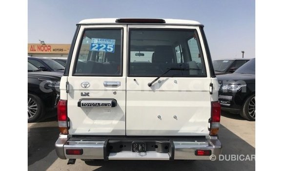 Ra Imported Toyota Land Cruiser funfun Ọkọ̀ in Import - Dubai ni Ashanti Ra Imported Toyota Land Cruiser funfun Ọkọ̀ in Import - Dubai ni Ashanti
