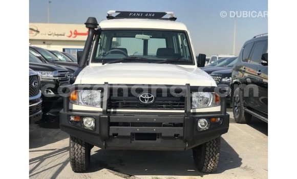 Sayi Imported Toyota Land Cruiser White Mota in Import - Dubai a Ashanti Sayi Imported Toyota Land Cruiser White Mota in Import - Dubai a Ashanti