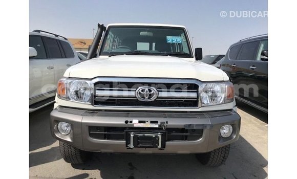 Ra Imported Toyota Land Cruiser funfun Ọkọ̀ in Import - Dubai ni Ashanti Ra Imported Toyota Land Cruiser funfun Ọkọ̀ in Import - Dubai ni Ashanti