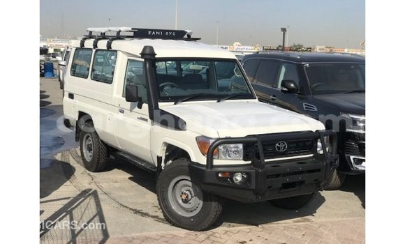 Sayi Imported Toyota Land Cruiser White Mota in Import - Dubai a Ashanti Sayi Imported Toyota Land Cruiser White Mota in Import - Dubai a Ashanti