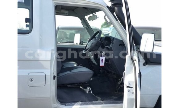 Sayi Imported Toyota Land Cruiser White Mota in Import - Dubai a Ashanti Sayi Imported Toyota Land Cruiser White Mota in Import - Dubai a Ashanti