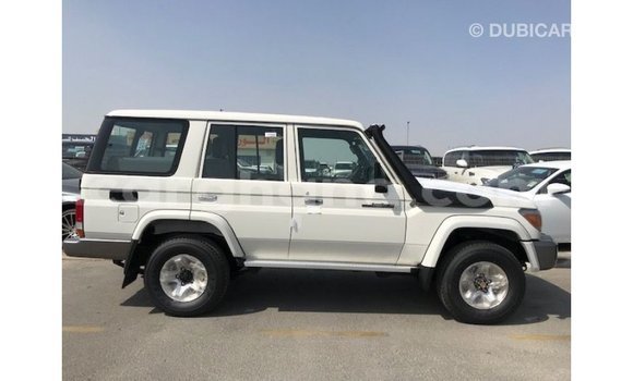 Ra Imported Toyota Land Cruiser funfun Ọkọ̀ in Import - Dubai ni Ashanti Ra Imported Toyota Land Cruiser funfun Ọkọ̀ in Import - Dubai ni Ashanti