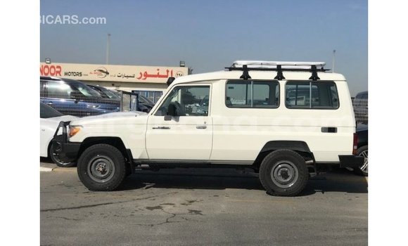 Sayi Imported Toyota Land Cruiser White Mota in Import - Dubai a Ashanti Sayi Imported Toyota Land Cruiser White Mota in Import - Dubai a Ashanti