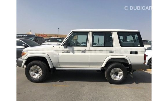 Ra Imported Toyota Land Cruiser funfun Ọkọ̀ in Import - Dubai ni Ashanti Ra Imported Toyota Land Cruiser funfun Ọkọ̀ in Import - Dubai ni Ashanti