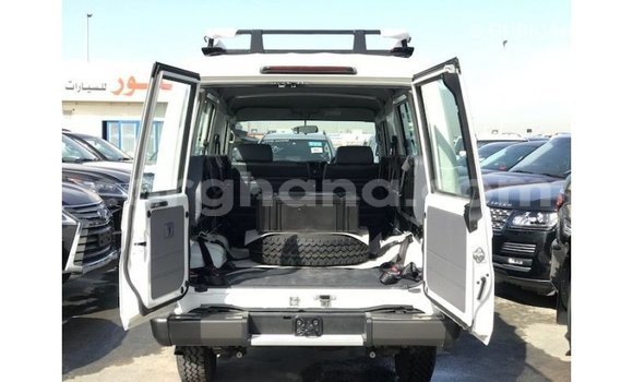Sayi Imported Toyota Land Cruiser White Mota in Import - Dubai a Ashanti Sayi Imported Toyota Land Cruiser White Mota in Import - Dubai a Ashanti