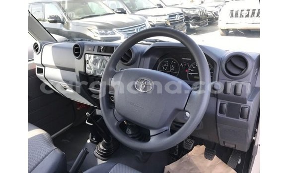 Sayi Imported Toyota Land Cruiser White Mota in Import - Dubai a Ashanti Sayi Imported Toyota Land Cruiser White Mota in Import - Dubai a Ashanti