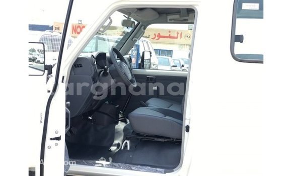Buy Import Toyota Land Cruiser White Car in Import - Dubai in Ashanti Buy Import Toyota Land Cruiser White Car in Import - Dubai in Ashanti