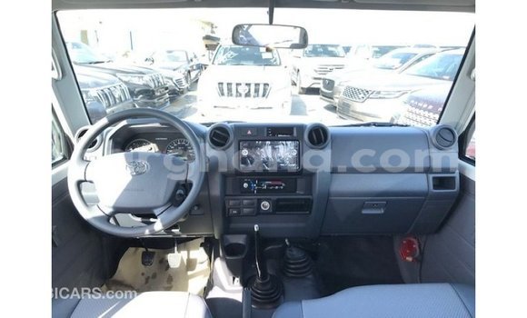 Ra Imported Toyota Land Cruiser funfun Ọkọ̀ in Import - Dubai ni Ashanti Ra Imported Toyota Land Cruiser funfun Ọkọ̀ in Import - Dubai ni Ashanti
