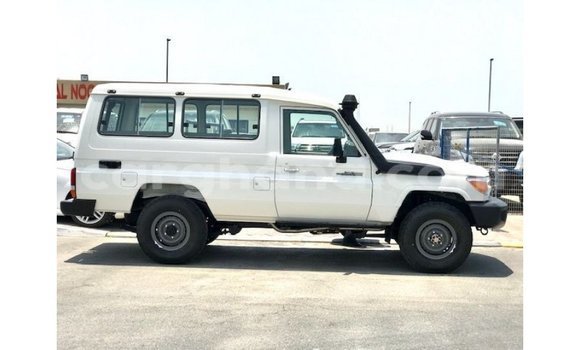 Buy Import Toyota Land Cruiser White Car in Import - Dubai in Ashanti Buy Import Toyota Land Cruiser White Car in Import - Dubai in Ashanti