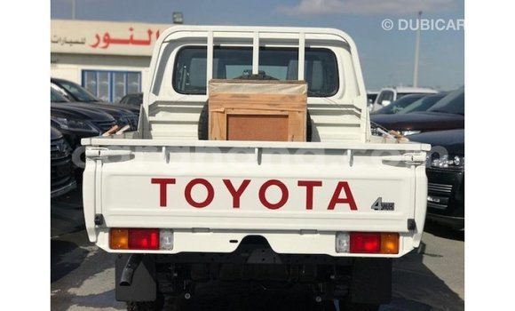Ra Imported Toyota Land Cruiser funfun Ọkọ̀ in Import - Dubai ni Ashanti Ra Imported Toyota Land Cruiser funfun Ọkọ̀ in Import - Dubai ni Ashanti