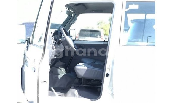 Ra Imported Toyota Land Cruiser funfun Ọkọ̀ in Import - Dubai ni Ashanti Ra Imported Toyota Land Cruiser funfun Ọkọ̀ in Import - Dubai ni Ashanti