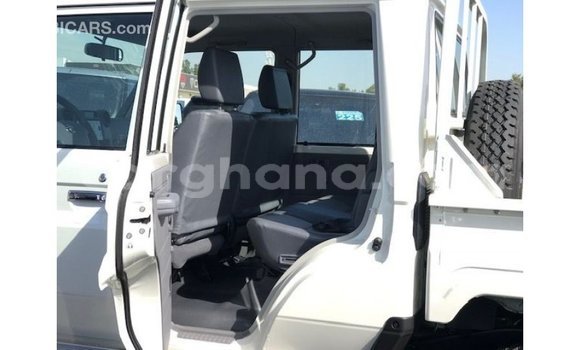 Ra Imported Toyota Land Cruiser funfun Ọkọ̀ in Import - Dubai ni Ashanti Ra Imported Toyota Land Cruiser funfun Ọkọ̀ in Import - Dubai ni Ashanti