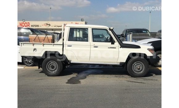 Ra Imported Toyota Land Cruiser funfun Ọkọ̀ in Import - Dubai ni Ashanti Ra Imported Toyota Land Cruiser funfun Ọkọ̀ in Import - Dubai ni Ashanti