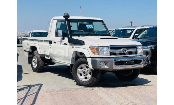 Buy Import Toyota Land Cruiser White Car in Import - Dubai in Ashanti Buy Import Toyota Land Cruiser White Car in Import - Dubai in Ashanti