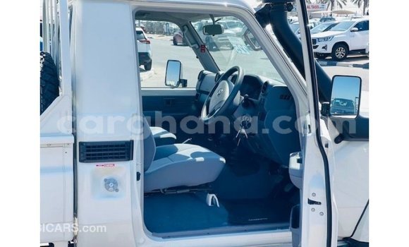Buy Import Toyota Land Cruiser White Car in Import - Dubai in Ashanti Buy Import Toyota Land Cruiser White Car in Import - Dubai in Ashanti