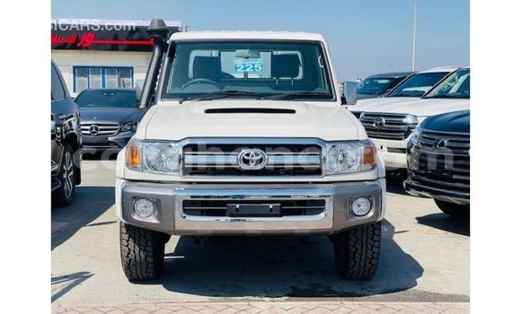 Buy Import Toyota Land Cruiser White Car in Import - Dubai in Ashanti Buy Import Toyota Land Cruiser White Car in Import - Dubai in Ashanti