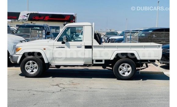 Buy Import Toyota Land Cruiser White Car in Import - Dubai in Ashanti Buy Import Toyota Land Cruiser White Car in Import - Dubai in Ashanti