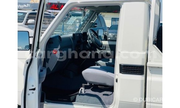 Buy Import Toyota Land Cruiser White Car in Import - Dubai in Ashanti Buy Import Toyota Land Cruiser White Car in Import - Dubai in Ashanti